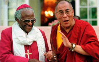 Desmond Tutu en sy vriend, die Dalai Lama Foto: memeburn.com