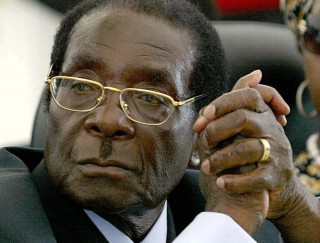 Pres. Robert Mugabe van Zimbabwe tydens 'n vorige geleentheid.