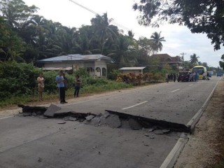 Paaie beskadig in Bohol. Foto: @tokyodrastic / Twitter