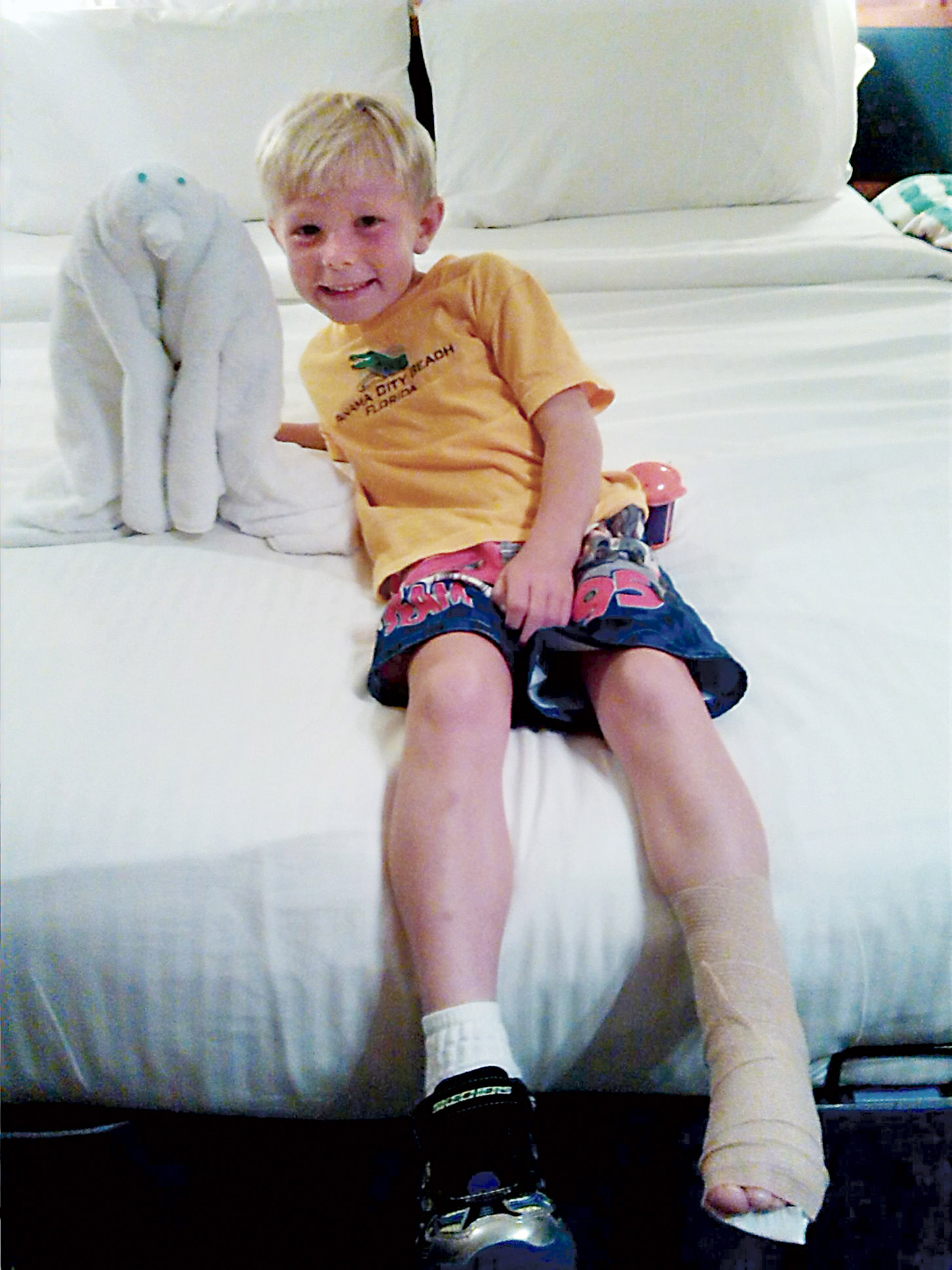 Logan Hamby Foto: Alex City Outlook http://www.alexcityoutlook.com/2013/11/01/6-year-old-survives-shark-attack/