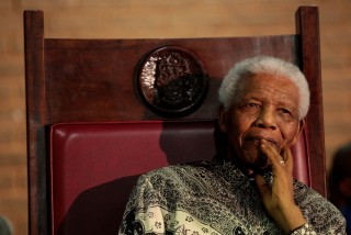 Oudpresident Nelson Mandela. Foto: Werner Beukes/SAPA