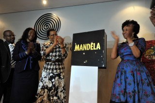 Graca Machel tydens Dinsdagaand se bekendstelling. Foto: SAPA