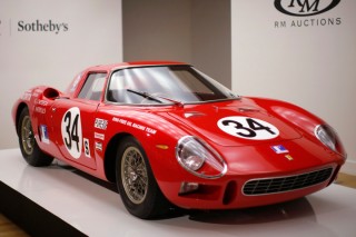 Die 1964 Ferrari 250 LM wat vir R143 miljoen op 'n veiling verkoop is