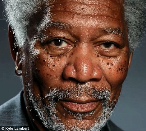 Hierdie skildery van Morgan Freeman is met 'n vinger op 'n iPad geteken