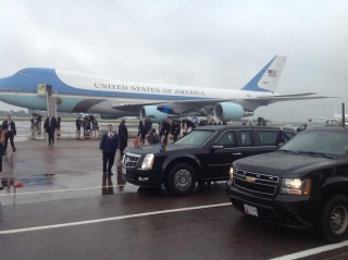 President Obama se vliegtuig. Foto: @POWER987News
