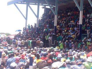 Amcu-lede tydens die staking in Marikana Foto: @ewnreporter op Twitter