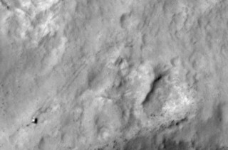 curiosity-mars-rover-tracks-from-space