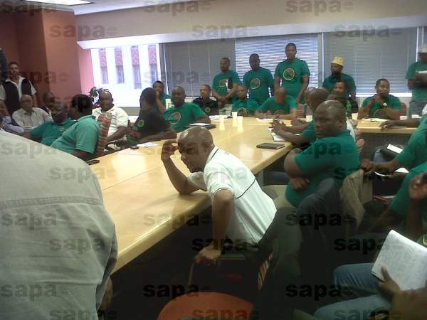 Joseph Mathunjwa van Amcu by die onderhandelings Foto: Meggan Saville/SAPA