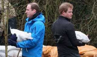 Prins William (L) en prins Harry Foto: express.co.uk