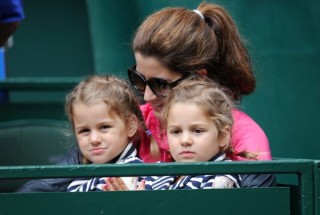 Mirka Federer en die tweeling Foto: rogerfedererfans.com