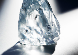 Die 122,25 karaat blou diamant wat in Junie in die Cullinan-myn gevind is. Foto: Petra