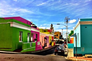 Die bekende kleurvolle geboue van die Bo-Kaap Foto: vickyflipfloptravels.com