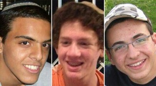 Die drie tieners wat in Israel ontvoer en vermoor is. V.l.n.r. Eyal Yifrach (19), Naftali Fraenkel (16) en Gil-ad Shaar (16) Foto: timesofisrael.com
