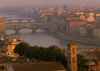 Uitsig oor die Ponte Vecchio-brug oor die Arno-rivier Foto: Marianne Styan