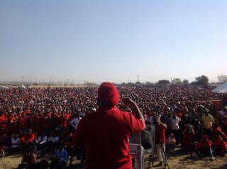Julius Malema spreek ondersteuners toe in Marikana, Noordwes Foto: Economic Freedom Fighters