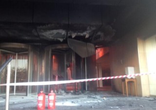 Die ingang van die departement van gesondheid se gebou in die Pretoriase middestad na die brand. Foto: Twitter