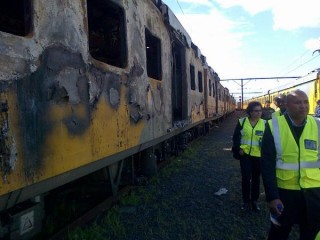 Een van die beskadigde Metrorail-treine by die Chris Hani-stasie in die Wes-Kaap (Augustus 2014) Foto: @kevinjohnbrandt, Twitter