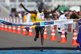 Dennis Kimetto van Kenia wen die Tokio-marathon in 2013 Foto: AJPS/AFLO SPORT) [1045]