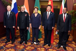 BRICS-leiers vergader voor die G20-beraad in Australië (November 2014). V.l.n.r.  pres. Wladimir Poetin van Rusland, eerste minister Narendra Modi van Indië, pres. Dilmar Rouseff van Brasilië, pres. Xi Jinping van China en pres. Jacob Zuma van Suid-Afrika Foto : Elmond Jiyane, departement van kommunikasie