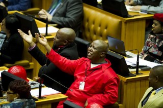 Julius Malema, leier van die EFF, in die parlement Foto: africa.widme.com