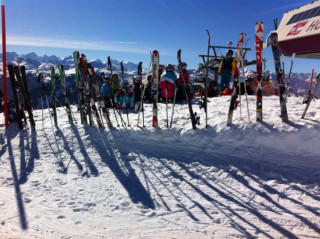 Mense stoor hulle ski's tydens 'n breek Foto: Marianne Styan