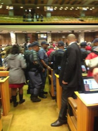 Chaos het op 13 November in die Nasionale Vergadering uitgebreek. Foto: Twitter