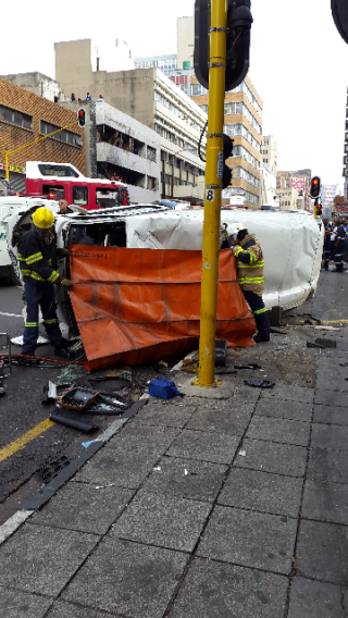 Die taxi wat in die ongeluk betrokke was. Foto: ER24