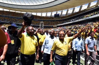 Pres. Jacob Zuma en adjunkpres. Cyril Ramaphosa by die ANC se 103de herdenking in Kaapstad-stadion op 10 Januarie 2015 Foto: Elmond Jiyane, departement van kommunikasie.