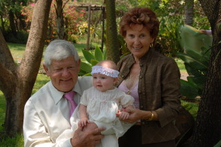 André en Elsabé du Preez saam met hul kleindogter Emma (nou 8 jaar oud). Foto: Verskaf