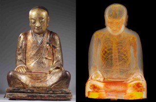 Die Boeddha-beeld en die skandering met die mummie daarbinne Foto: Drents-museum