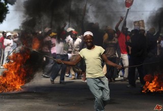Argieffoto van betogings in Suid-Afrika Foto: channelstv.com