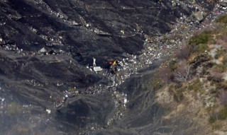 Wrakstukke van die Germanwings-vliegtuig wat op 24 Maart 2015 in die Franse Alpe neergestort het Foto; NYDailyNews