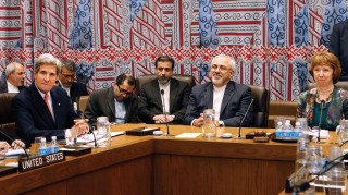 John Kerry (Amerika), Mohammad Javad Zarif (Iran), Catherine Ashton (Europese Unie) Foto: dhakatribune.com