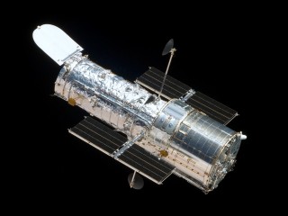 Hubble-teleskoop "HST-SM4" deur Ruffnax (Bemanning van STS-125) - via Wikimedia Commons