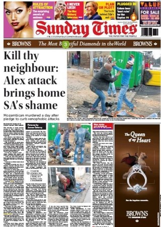 Die voorblad van die Sunday Times van 19 April 2015 met die foto's van die aanval op Emmanuel Sithole. Die foto's is deur James Oatway geneem. Foto: http://www.thepaperboy.com/