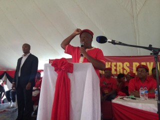 Malema tydens die Werkersdagbyeenkoms in Port Elizabeth op 1 Mei 2015 Foto: EFF, Facebook