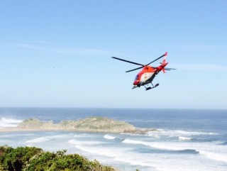 Die helikopter neem die pasiënt na die hospitaal Foto: Steph le Roux, NSRI