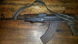 Een van die vuurwapens waarop die polisie op 19 Junie 2015 beslag gelê het in KwaZulu-Natal Foto: SAPD