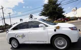 Argieffoto van een van Google se selfaangedrewe Lexus-sportnutsvoertuie Foto: AP Photo/Tony Avelar
