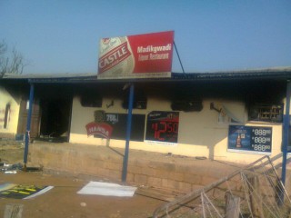 Die tavernes wat afgebrand is in Limpopo (Foto verskaf deur die SAPD)