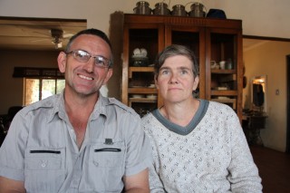 Andrew Wartnaby en sy vrou, Rae, eienaars van Hope Farm in Cato Ridge, KwaZulu-Natal Foto: MSF