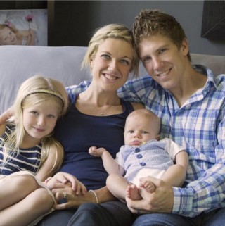 Angela en Travis Shymanski, saam met hul kinders, Lexi en Peter. Foto: Facebook