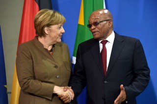 Zuma en Merkel. Foto: Elmond Jiyane