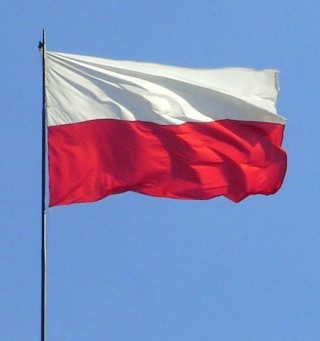 Suid-AFrika kan dalk by Pole leer. Foto: Poolse vlag deur Kpalion via Wikimedia Commons 