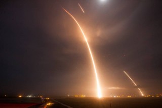 Lang beligtingstyd van die lansering, terugkeer en landing van die Falcon 9-vuurpyl Foto: SpaceX