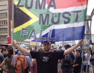 'n #Zumamustfall-optogganger in Johannesburg. Foto via Twitter. 