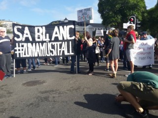 Die #Zumamustfall-optog in Kaapstad vroeër vanjaar. Foto via Twitter. 