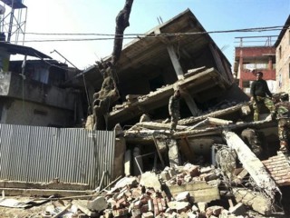 Die aardbewing het verwoesting gesaai. Foto: AP Photo/Worshon Ngashangva
