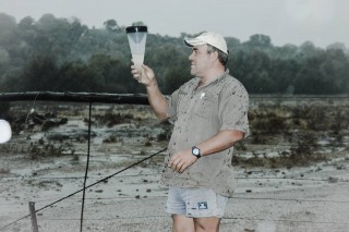 Jaco Nel van Rouxville in die Vrystaat bewonder die water in sy reënmeter Foto: Anso Nel