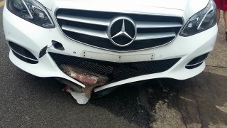 Die Mercedes Benz wat Vrydag beskadig is. Foto: Glenvista-GPF